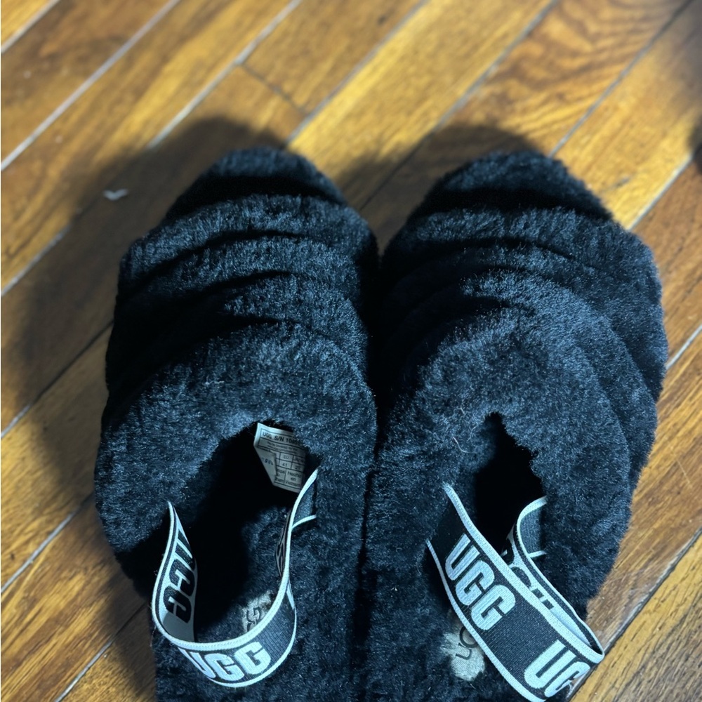 UGG Womens Fluff Yeah Black Fuzzy Slippers